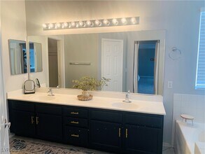 10637 Amblewood Ave in Las Vegas, NV - Building Photo - Building Photo