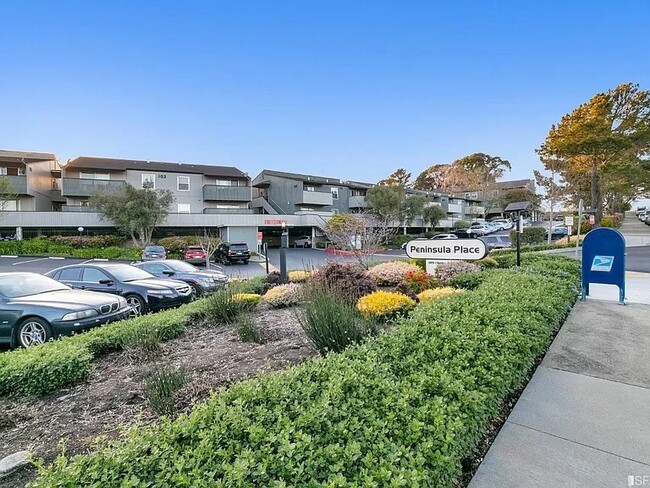 property at 403 Piccadilly Pl