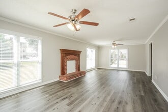 4498 Whispering Bend Dr in Memphis, TN - Building Photo - Building Photo
