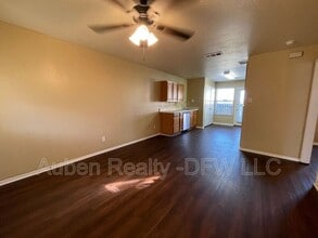 121 Cambridge Dr in Saginaw, TX - Foto de edificio - Building Photo