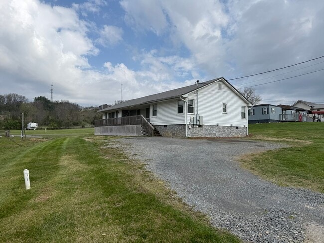 property at 174 Old Thomas Bridge Rd