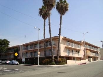 6770 S Springpark Ave, Unit B2 in Los Angeles, CA - Building Photo