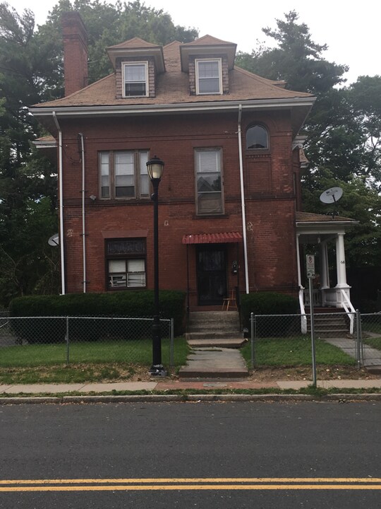 66 Ashley St-Unit -2nd Fl in Hartford, CT - Building Photo