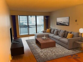 1331 Fir St in White Rock, BC - Building Photo