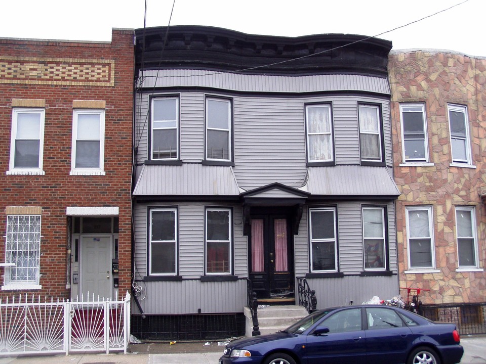 219 Highland Pl in Brooklyn, NY - Building Photo