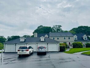 214 Alps Rd in Branford, CT - Building Photo - Building Photo