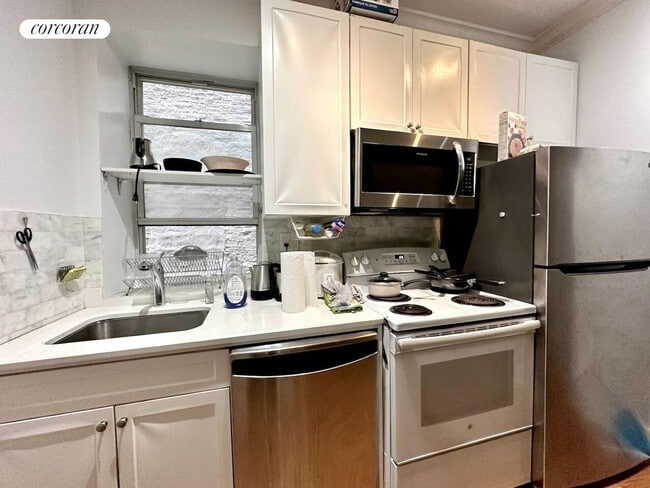 313 W 114th St in New York, NY - Building Photo - Building Photo