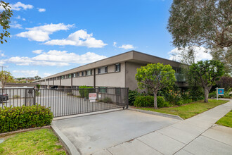 Merit Carson in Torrance, CA - Building Photo - Building Photo