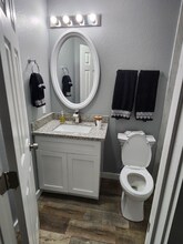 9825 Mimbrough St in Houston, TX - Building Photo - Building Photo