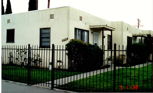 4268 E Imperial Hwy in Lynwood, CA - Building Photo