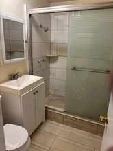 15903 Halldale Ave, Unit 1 in Gardena, CA - Foto de edificio - Building Photo