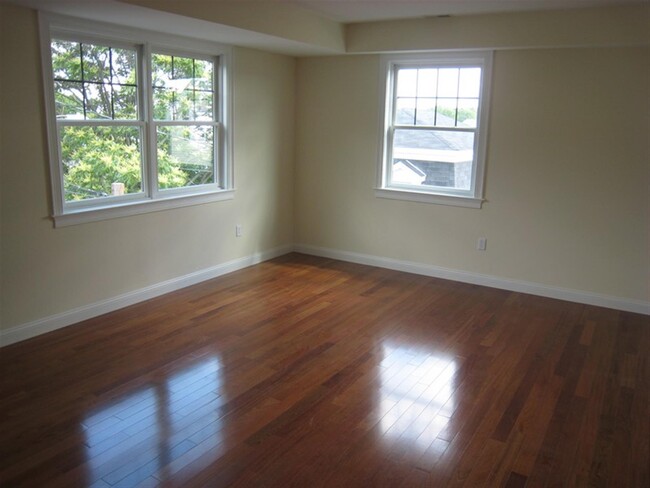 51 Pitman St, Unit 2 in Somerville, MA - Building Photo - Building Photo