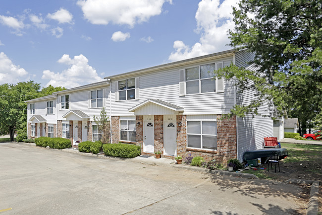 Lewis & Mitchell Townhomes in Fayetteville, AR - Foto de edificio - Building Photo