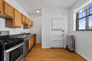 2344 W Addison St, Unit F3 Apartments