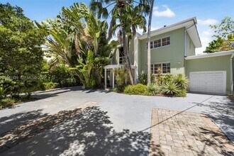 3180 N Bay Rd in Miami, FL - Building Photo - Building Photo