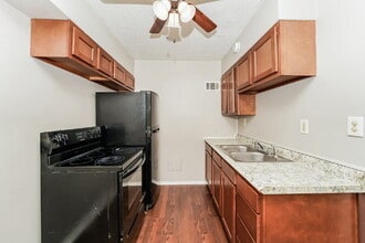 20231 Crystal Ave in Euclid, OH - Building Photo - Building Photo