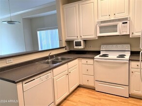 4465 E Paradise Vlg Pkwy S in Phoenix, AZ - Building Photo - Building Photo