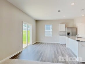 229 Babbling Brk Dr in Clayton, NC - Foto de edificio - Building Photo