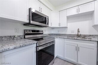 23 Kings Rd in Naples, FL - Building Photo - Building Photo