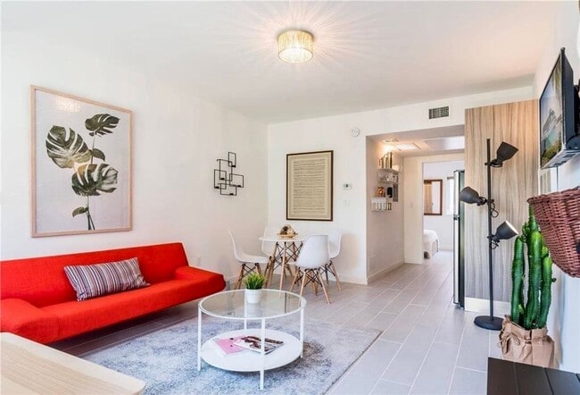 740 Meridian Ave in Miami Beach, FL - Building Photo - Building Photo