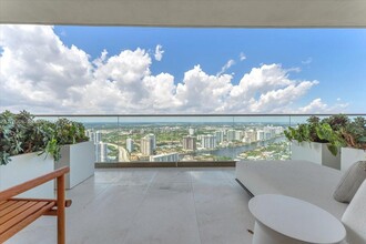 18975 Collins Ave, Unit # 5302 in Sunny Isles Beach, FL - Building Photo - Building Photo