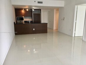 475 Brickell Ave, Unit 1614 in Miami, FL - Building Photo - Building Photo