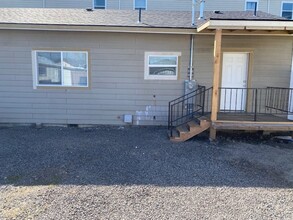 423-423 1/2 Berrydale Ave in Medford, OR - Building Photo - Building Photo