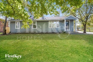 201 E Hale St, Unit Apartment B in Spring Hill, KS - Building Photo