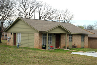 South Haven Manor in Tulsa, OK - Building Photo - Building Photo