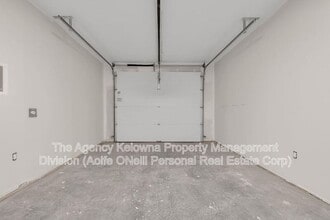 2163 Woodlawn St in Kelowna, BC - Building Photo - Building Photo