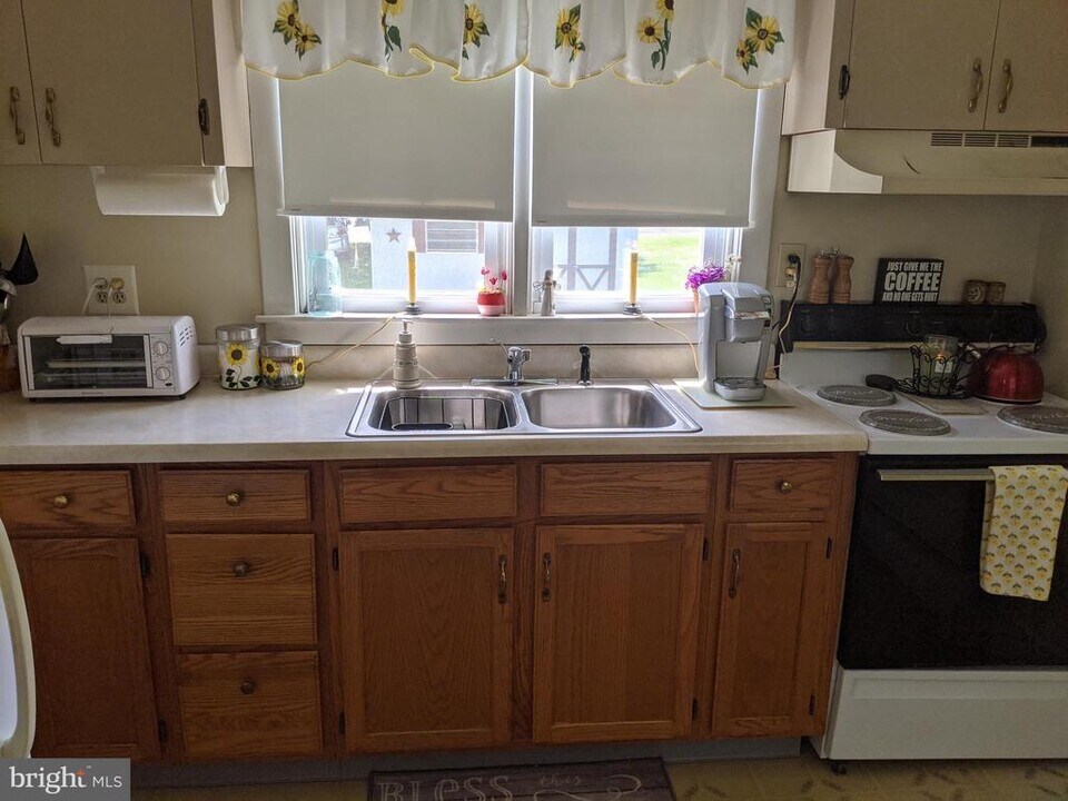 1995 PA-212 in Quakertown, PA - Building Photo