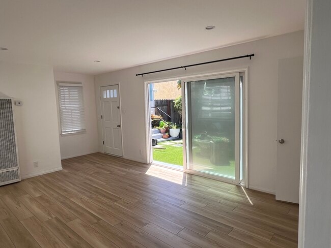 121 Quincy Ave, Unit Studio Cottage in Long Beach, CA - Building Photo - Building Photo