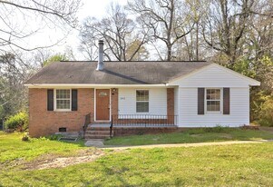 2442 Tredway Dr in Macon, GA - Building Photo