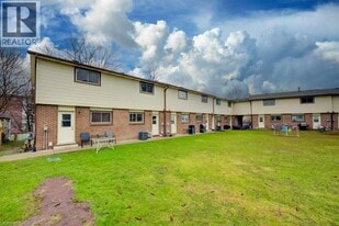 4 Ramore St in Cambridge, ON - Building Photo