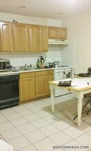 104 Hammond St in Boston, MA - Foto de edificio - Building Photo