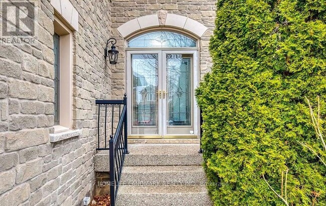 2093 Shorncliffe Blvd in Oakville, ON - Building Photo - Building Photo
