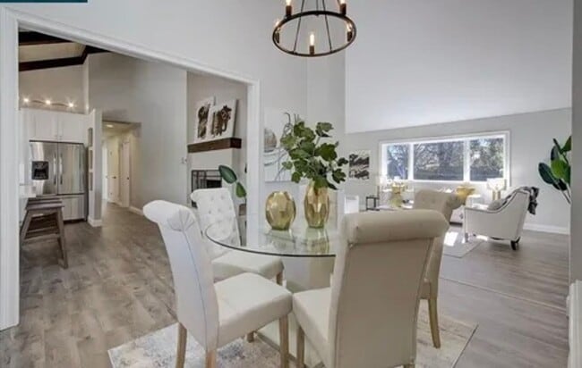 2020 San Miguel Dr in Walnut Creek, CA - Foto de edificio - Building Photo
