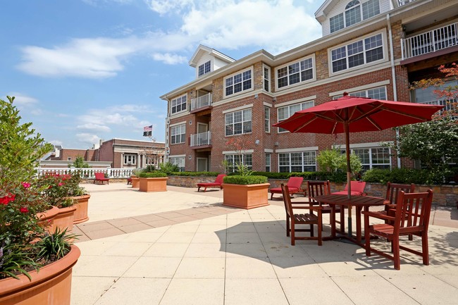 Towne Center at Englewood in Englewood, NJ - Building Photo - Building Photo