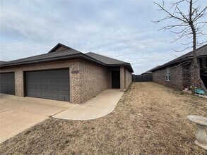 8814 SW 45th St in Oklahoma City, OK - Building Photo - Building Photo