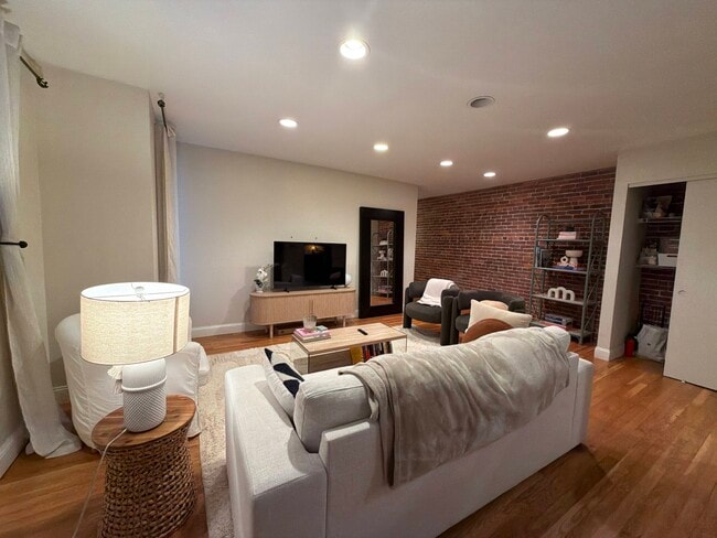 78 Gainsborough St, Unit 108 in Boston, MA - Foto de edificio - Building Photo