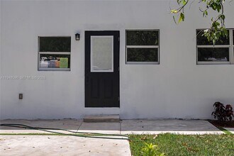 1046 Jann Ave in Opa Locka, FL - Building Photo - Building Photo