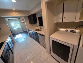 4030 Mt Acadia Blvd in San Diego, CA - Foto de edificio - Building Photo