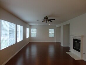 28052 Hayward Dr in Castaic, CA - Building Photo - Building Photo