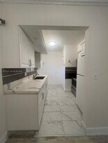 121 NE 169th Terrace in North Miami Beach, FL - Building Photo