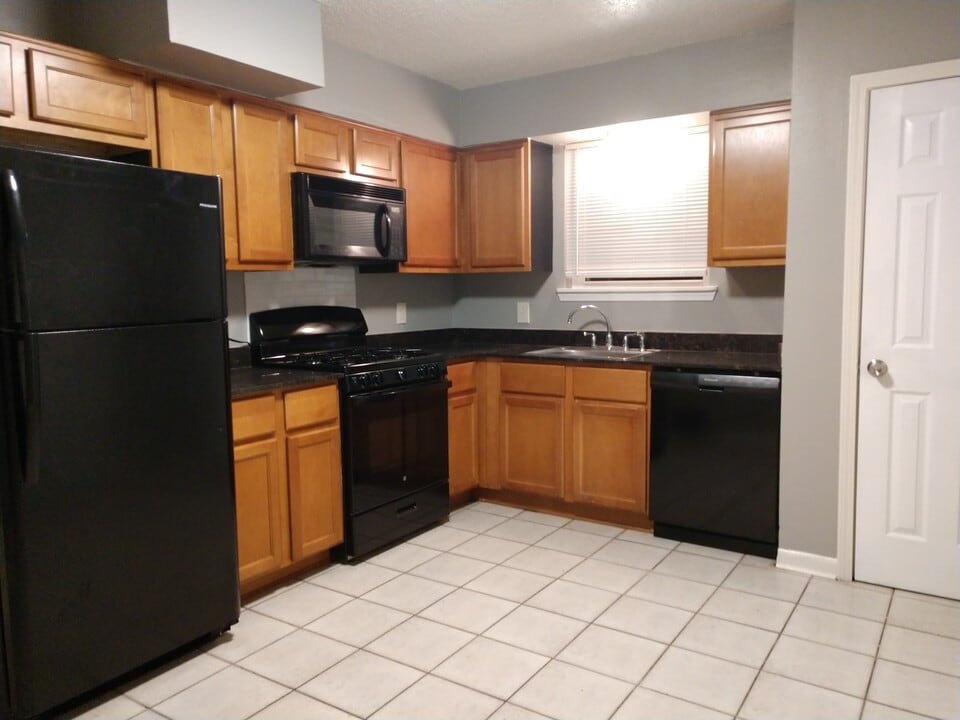 804 Lyndell Ct in Chalmette, LA - Building Photo