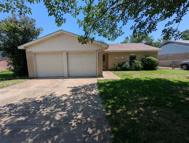 1112 Dennis Dr in Saginaw, TX - Building Photo - Building Photo