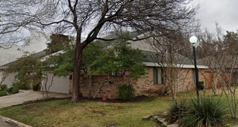 2707 Keller Springs Ct in Carrollton, TX - Building Photo