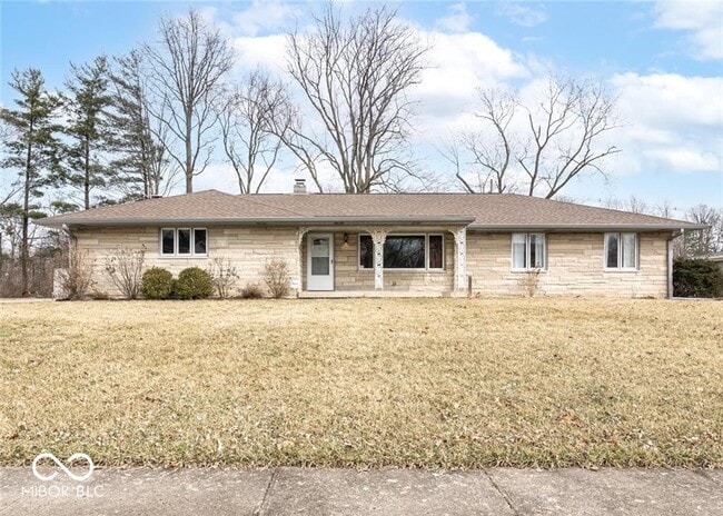 223 Carlin Dr in Carmel, IN - Foto de edificio - Building Photo