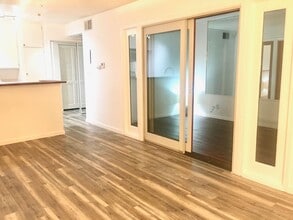 18645 Hatteras St in Tarzana, CA - Building Photo - Building Photo