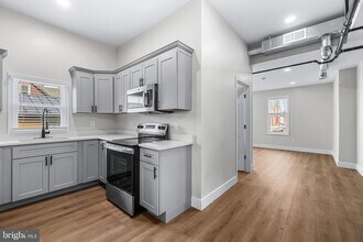 320 W King St, Unit 3 in East Berlin, PA - Building Photo - Building Photo